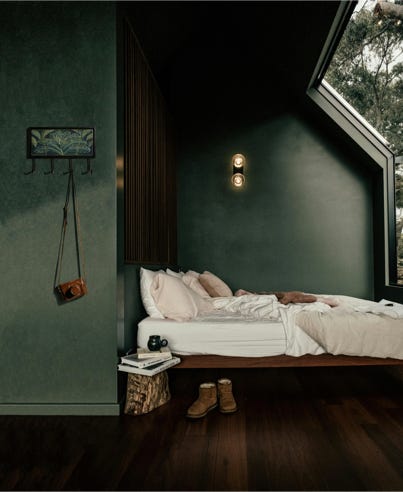 wieszak w nowoczesnej sypialni