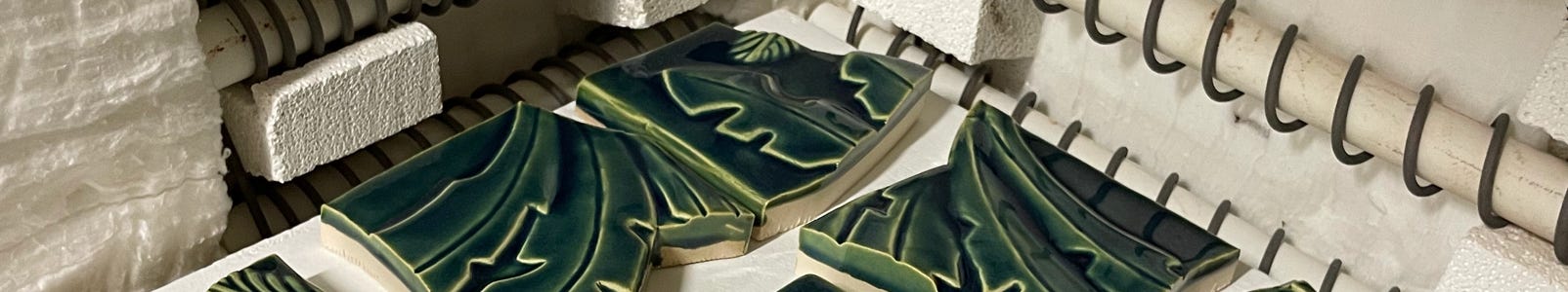 fragmenty wieszaka w piecu ceramicznym